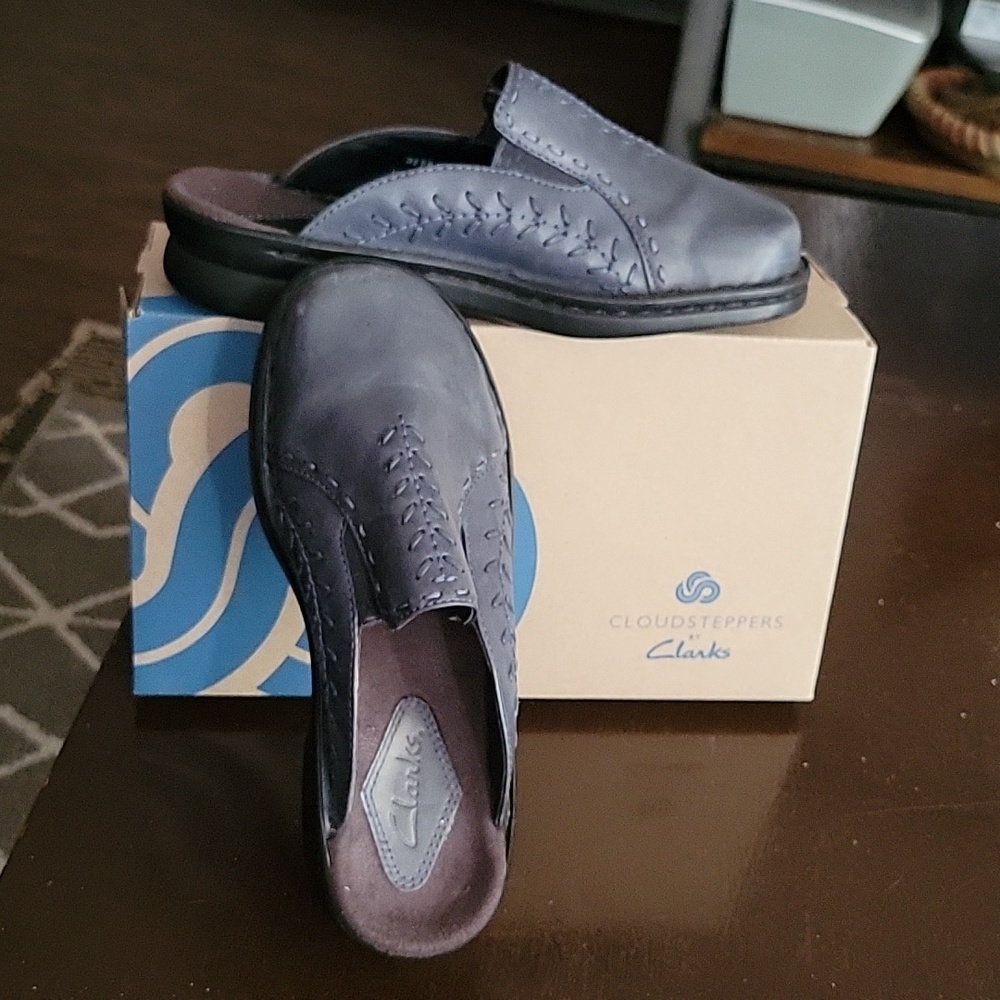 New Ckarks shoes size 6 W